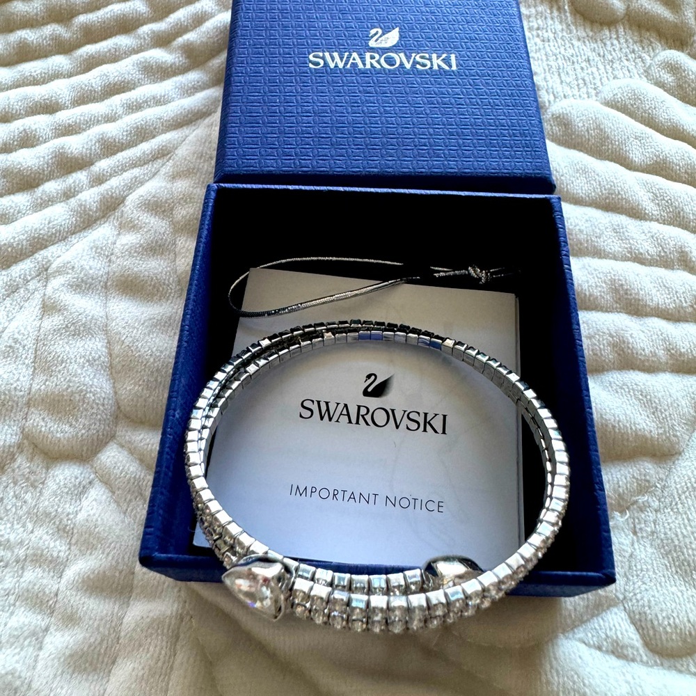 NWT Swarovski cuff bracelet Silver Triangle cut One Size